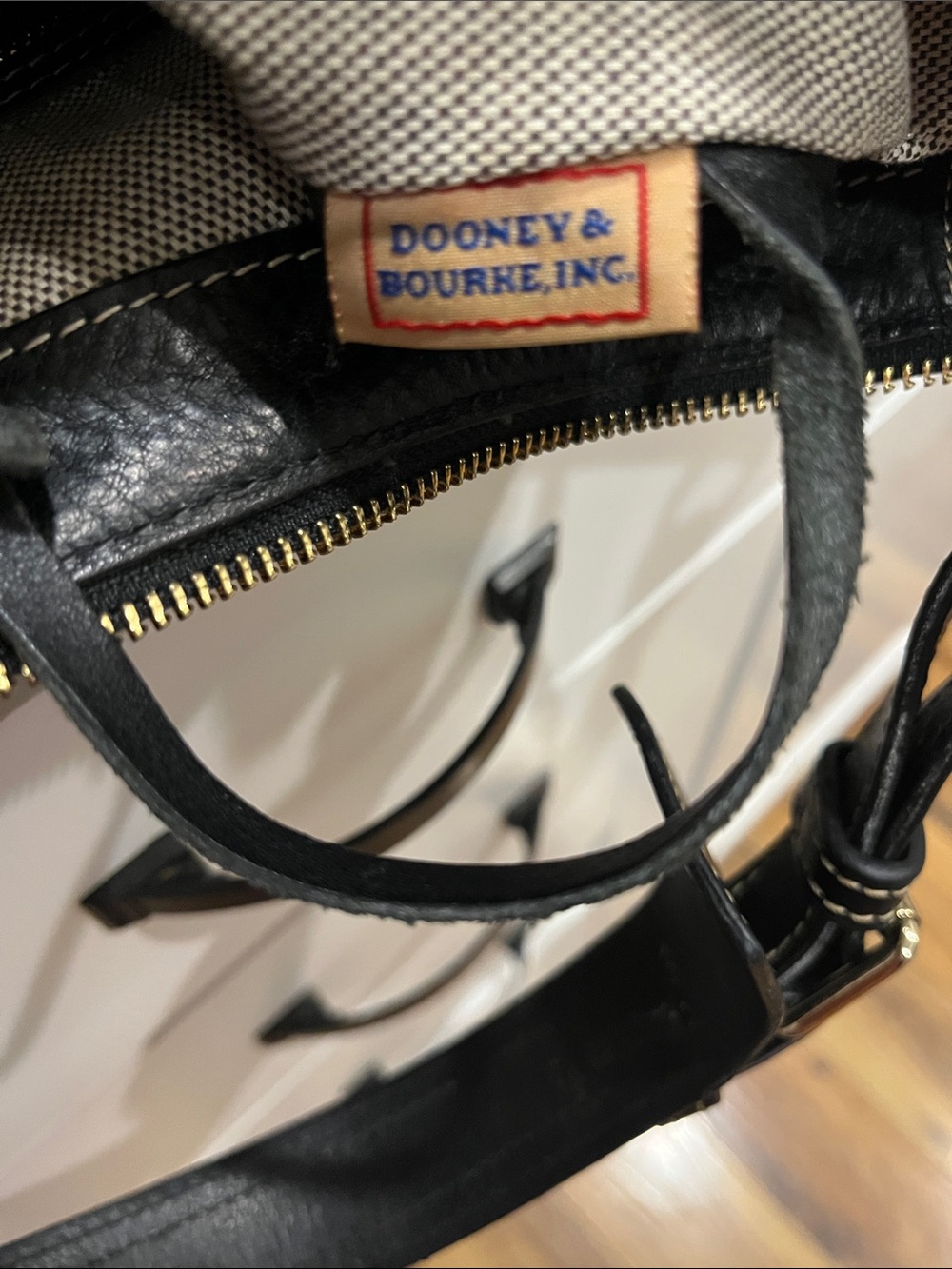Dooney&Bourke Florentine Vachetta Leather Lucy Hobo Handbag - Picture 9 of 9
